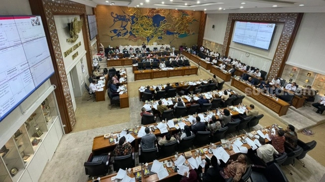 Analis Sebut DPR Abaikan Putusan MK Kangkangi Konstitusi, Harus Dilawan Lewat Demonstrasi!
