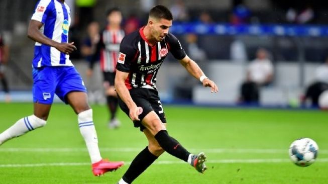 Manchester United Lirik Andre Silva