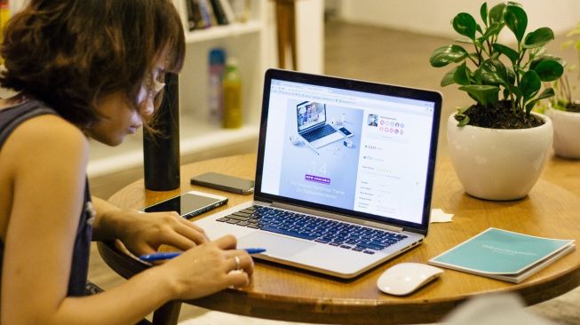 Tips Bersantai dari Kecanduan Kerja