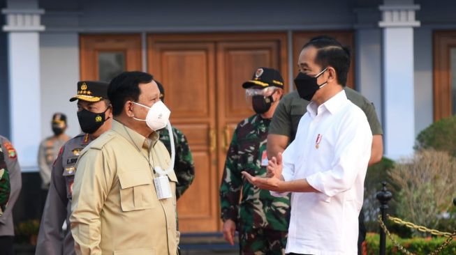 Jokowi Bareng Prabowo Pantau Vaksinasi di Samarinda