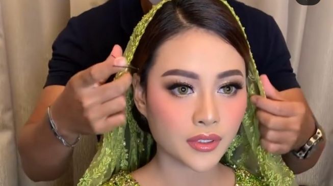 Berapa Harga Baju Pengantin Aurel dan Atta ? Ini Kata Desainernya