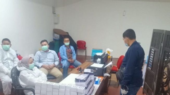 Kimia Farma Pecat Petugas Layanan Rapid Test Antigen Bekas
