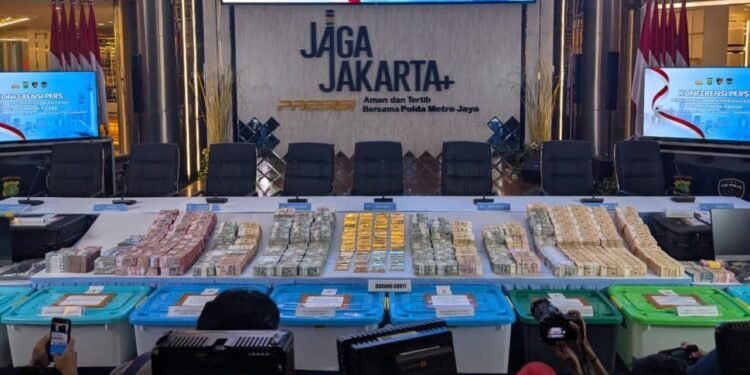 Polri Sita Emas 74 Kg dan Uang Bernilai Ratusan Miliar Hasil Penggeledahan Kasus Jampidsus
