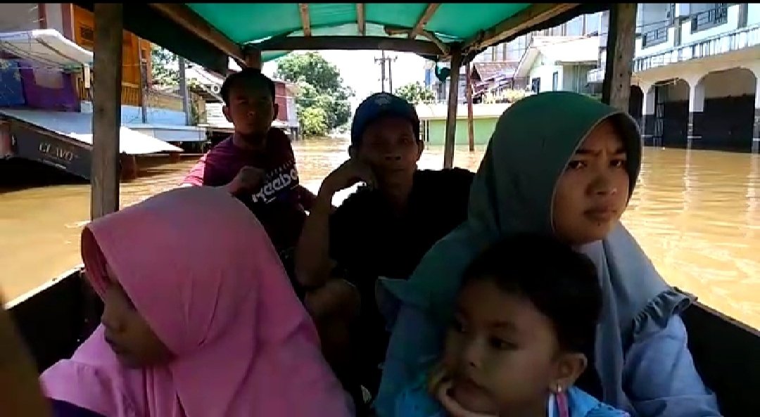 Kabupaten Melawi Banjir di Tengah Pandemi, Warga Ngungsi di 10 Lokasi