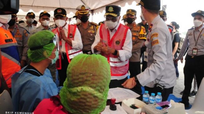 Menhub Minta Jajarannya Layani Penumpang Aman dari COVID-19