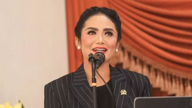 Cantik Nggak Harus Mahal, Krisdayanti Awet Muda dengan Perawatan Tradisional