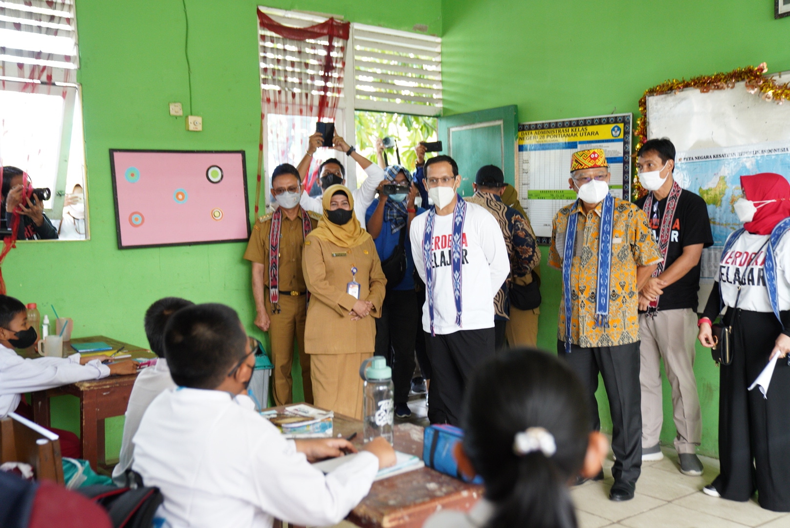 Menteri Nadiem Puji Kepala Sekolah Terapkan Sekolah Penggerak di Pontianak