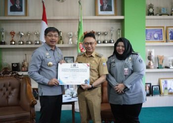 Wali Kota Pontianak Teken Komitmen Harmonisasi Regulasi Bersama DPRD dan Kemenkum