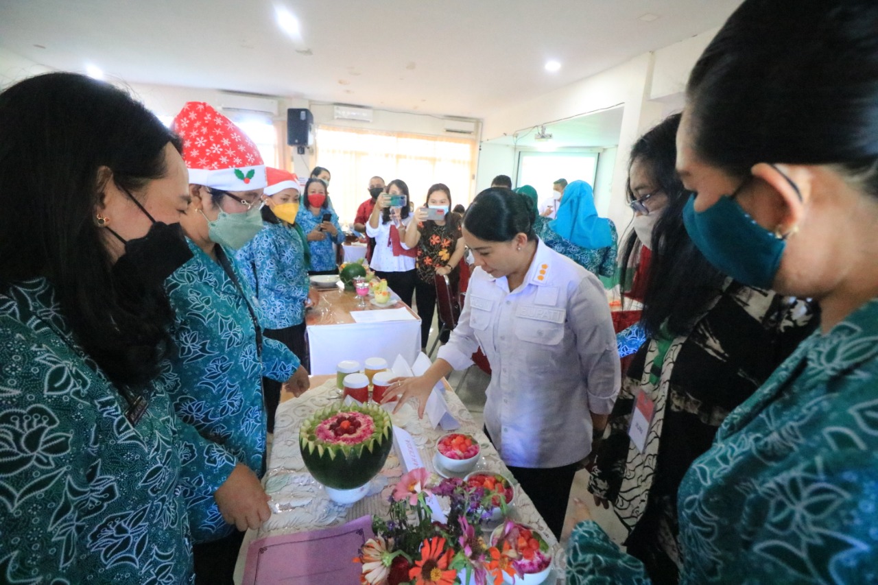 Apresiasi Lomba Cipta Menu Salad Buah Segar, Bupati Landak: Kedepan Harus Lebih Inovatif dan Lebih Beragam