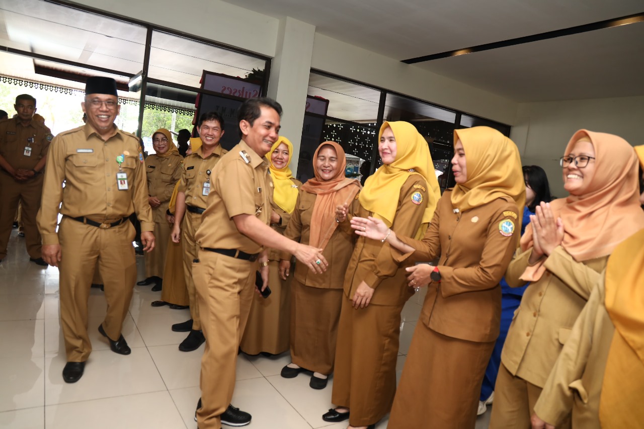 Hari Pertama Ngantor, Bahasan Disambut ASN Kantor Wali Kota