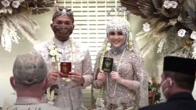 Sah, Kesha Ratuliu dan Adhi Permana Resmi Menikah