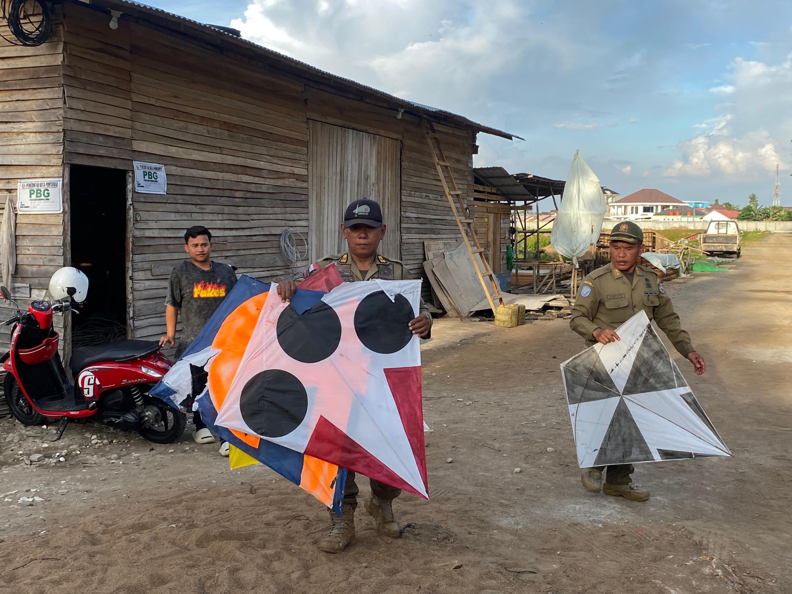 Setop Bermain Layangan!