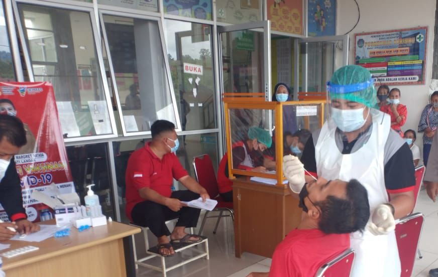 Pelaksanaan Vaksninasi COVID-19 Moderna di Kecamatan Air Besar, Bupati Landak: Vaksinasi Harus Tepat Sasaran