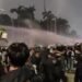 Demo di Sekitar DPR Berujung Ricuh, Polisi Bubarkan Massa dengan Gas Air Mata