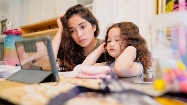 Potret Sheva Anak Ussy Sulistiawaty, Gemas Mirip Putri Disney