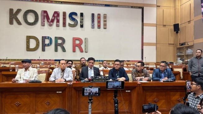 Komisi III DPR Rapat Bersama Pukat UGM