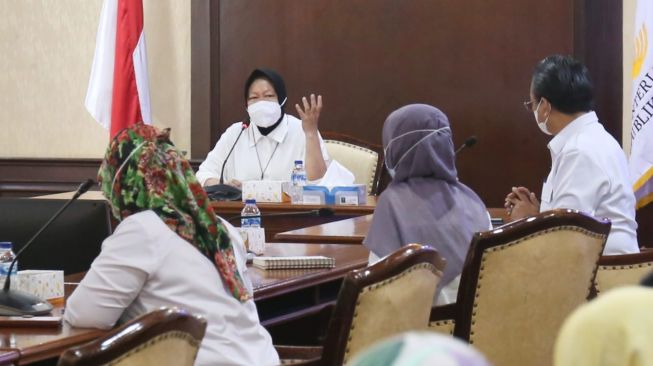 Risma Minta Pegawai Kemensos Prioritaskan Pelayanan Terhadap ODGJ