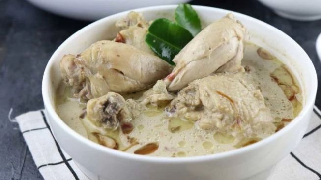 Resep Opor Ayam yang Praktis untuk Sajian Lebaran