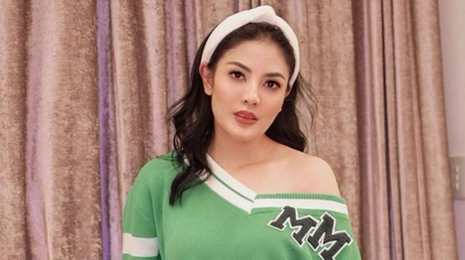 7 Potret Rumah Nindy Ayunda yang Berkonsep Klasik, Mewah dengan Lift Pribadi