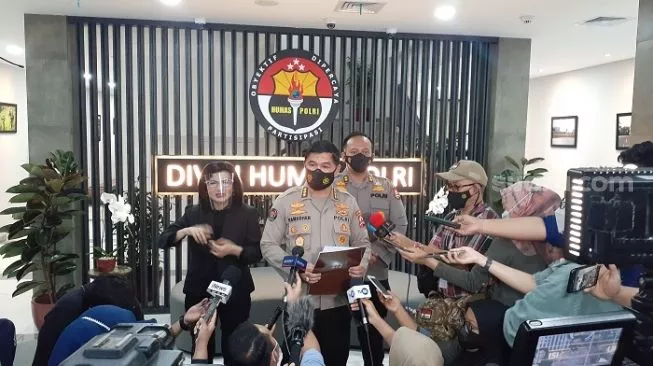 Operasi Damai Cartenz, TNI-Polri Beri Pelatihan Bertani Hingga Belajar Mengajar di Papua