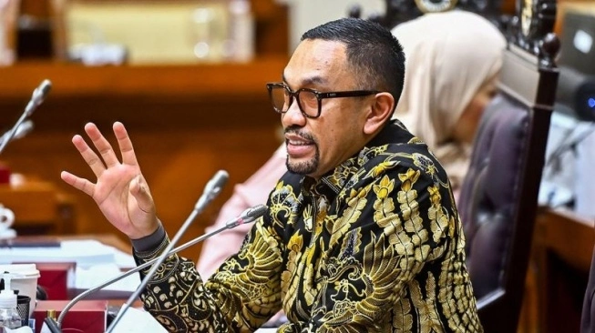 Fraksi NasDem Rotasi Ahmad Sahroni, Publik Soroti Kontroversi dan Aksi Massa DPR