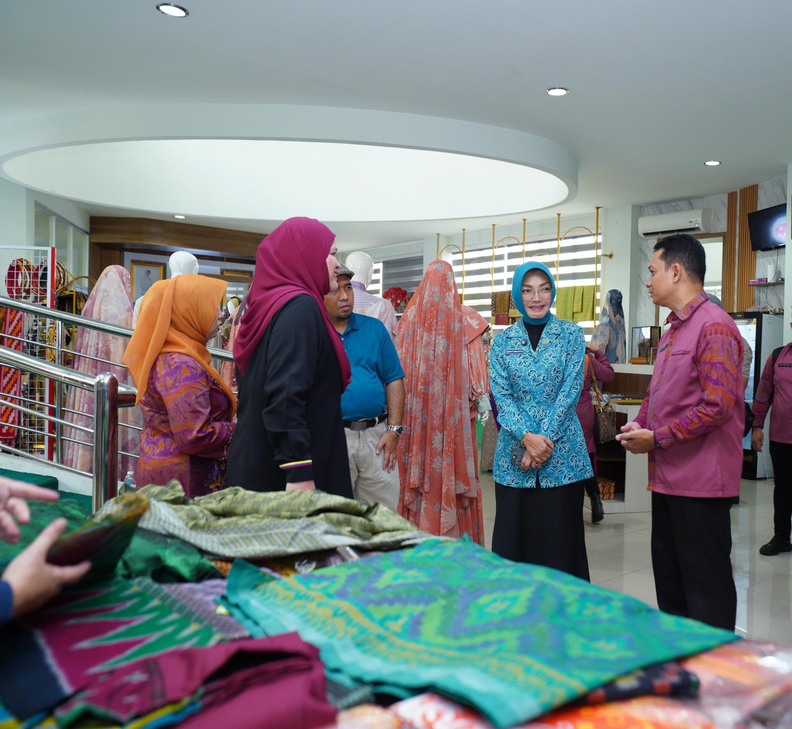 Delegasi Malaysia Terkesan Produk Kriya di UMKM Center