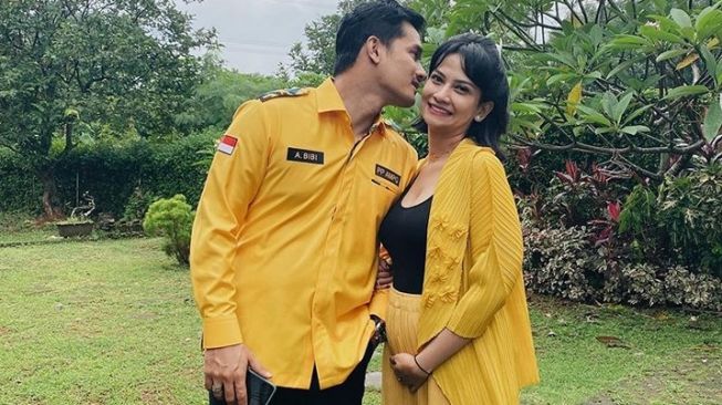 Vanessa Angel Bongkar Chat Mesra Suaminya dengan Pelakor