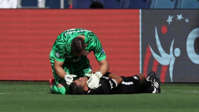Suhu Hampir 100 Derajat, Wasit Copa America Pingsan Kepanasan di Laga Peru vs Kanada