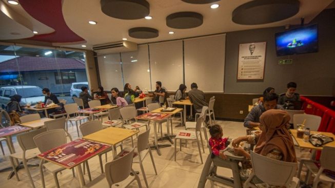 Dokter dan Restoran, Kunci Inggris Dongkrak Ekonomi di Tahun Kedua Pandemi