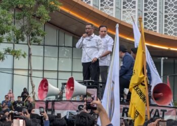 Diteriaki ‘Bohong’ Mahasiswa Trisakti, Stafsus Mensesneg Janji Warga Terdampak Karhutla Berobat Gratis