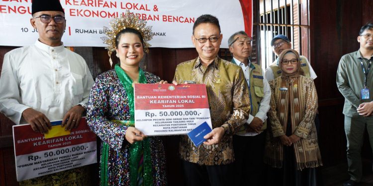 Kemensos Salurkan Bansos untuk Penguatan Sosial dan Budaya Lokal di Pontianak