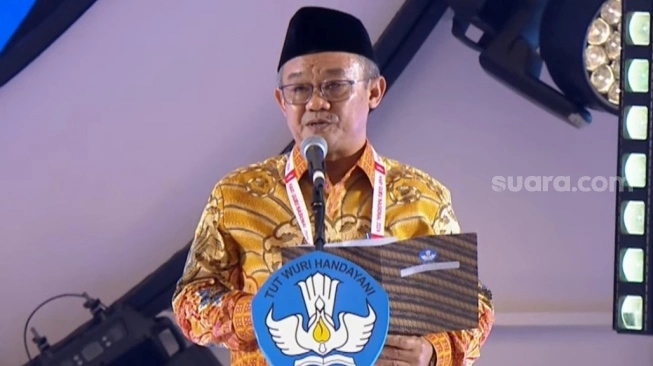 Mendikdasmen Jamin Gaji ke-13 ASN hingga Tunjangan Guru Honor Aman