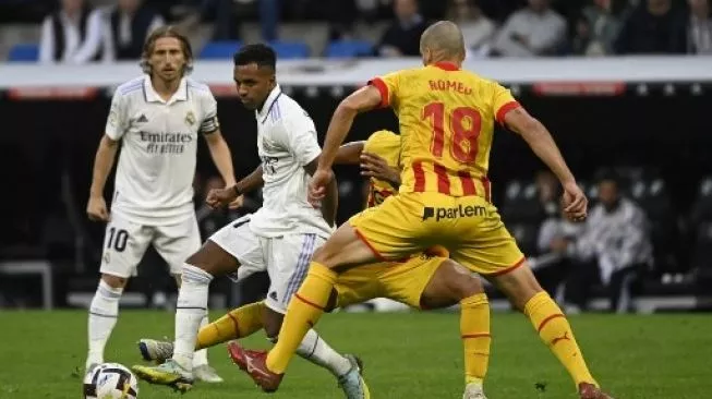 Real Madrid Ditempel Ketat Barcelona
