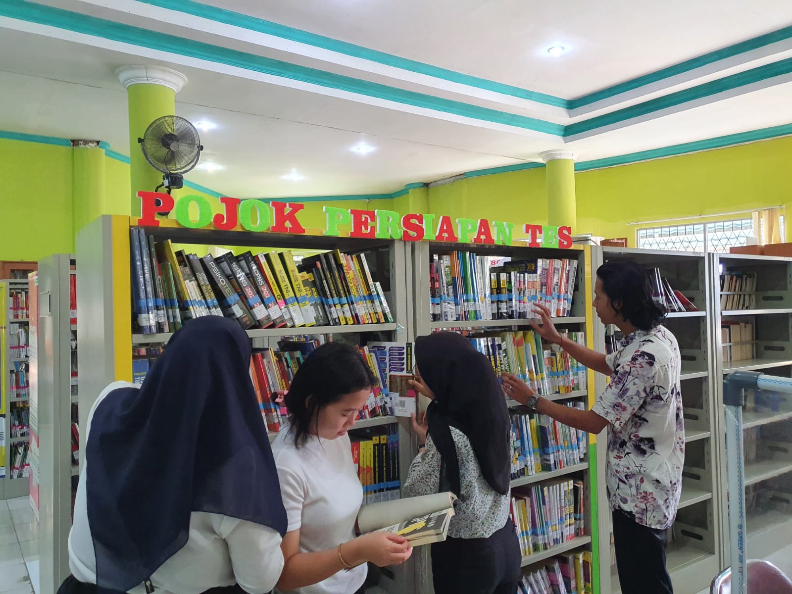 Peminat Tinggi, Disperpusip Pontianak Suguhkan Inovasi Pojok Persiapan Tes