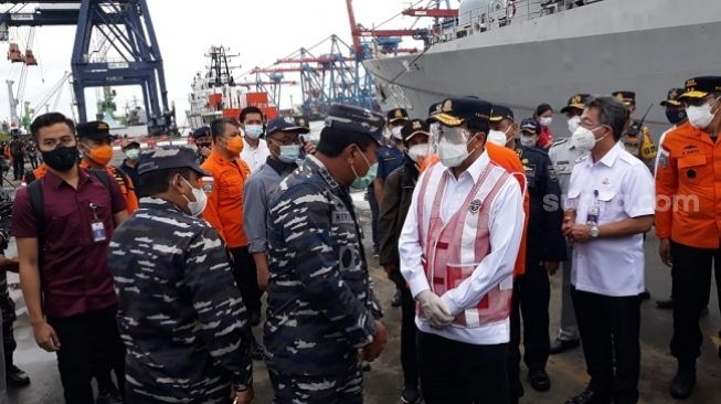 Menhub Pantau Langsung Posko Pencarian Pesawat Sriwijaya Jatuh di JICT 2