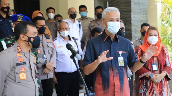 SMRC: Pendukung Jokowi Dukung Ganjar Pranowo Terkait Capres 2024