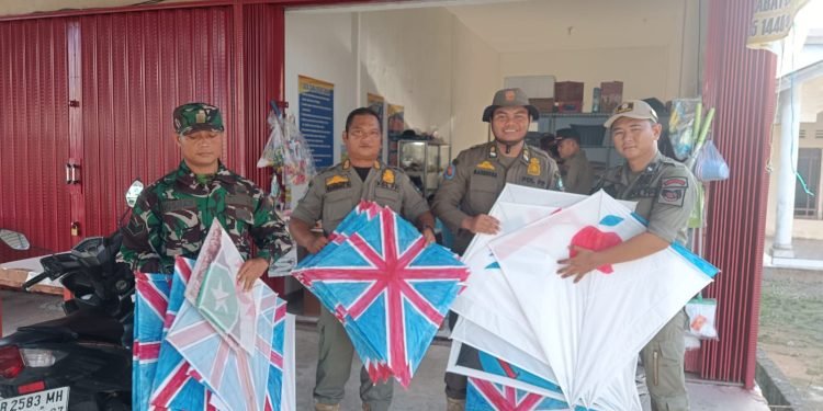 Satpol PP Tertibkan Permainan Layangan, 51 Buah Disita di Pontianak Timur