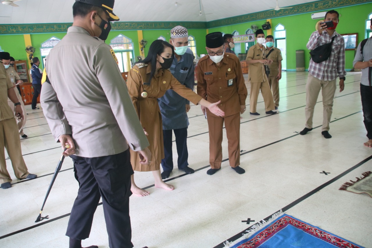 Songsong Idul Fitri, Bupati Landak Tinjau Disiplin Prokes di Masjid Ngabang