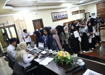 Disdukcapil Pontianak Layani Mahasiswa Untan Lewat Program “Jemput Permen”