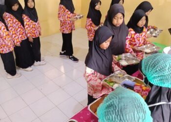 MBG Sistem Prasmanan Beri Siswa Kebebasan Atur Porsi, SDN Soprayan Sesuaikan Waktu Istirahat