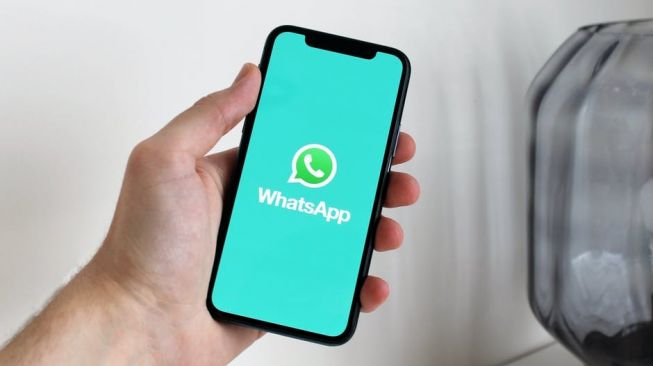 WhatsApp Tumbang Jadi Trending Twitter, Warganet Bikin Cuitan Kocak hingga Baper
