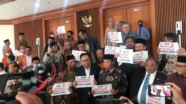 Tak Setuju Kenaikan Harga BBM, Fraksi PKS Walkout dari Rapat Paripurna