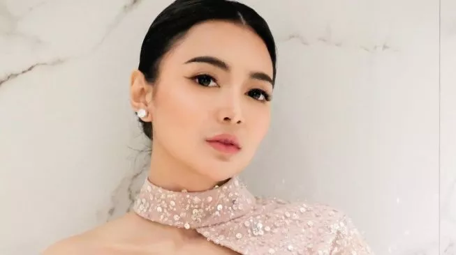 Joget Belakangi Wika Salim, Viral Tamu Pria di Kondangan Mendadak Panik Usai Alami Hal Ini