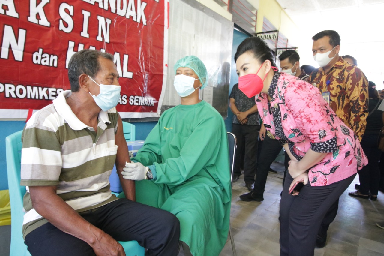 Bupati Landak Minta Maaf Distribusi Vaksin Sering Terlambat dari Jakarta