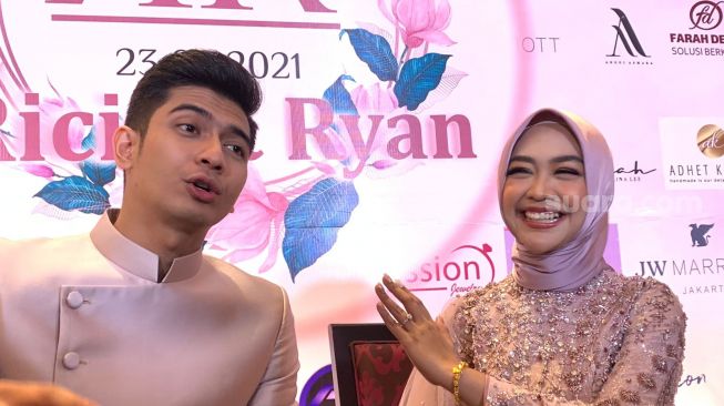 5 Momen Menarik Lamaran Ria Ricis dan Teuku Ryan, Banjir Air Mata