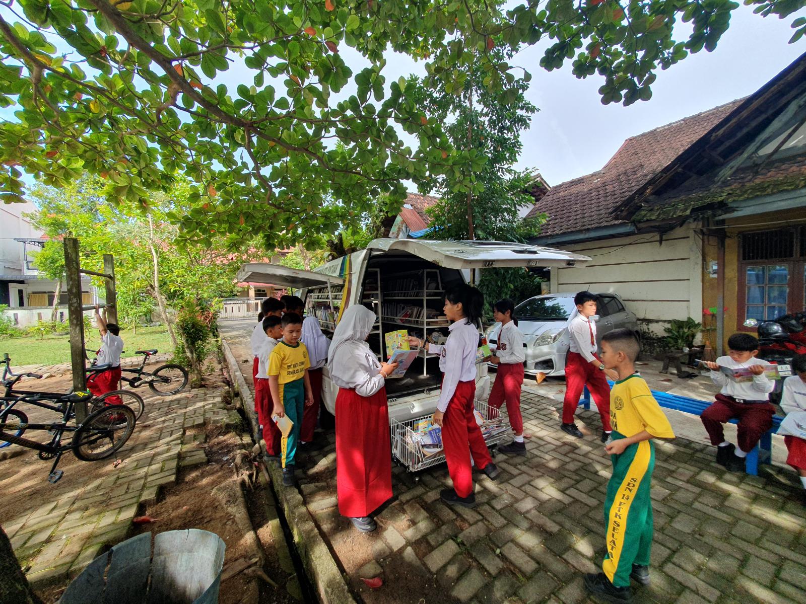 PerpusG2S: Literasi Inklusif dari Sekolah untuk Pontianak