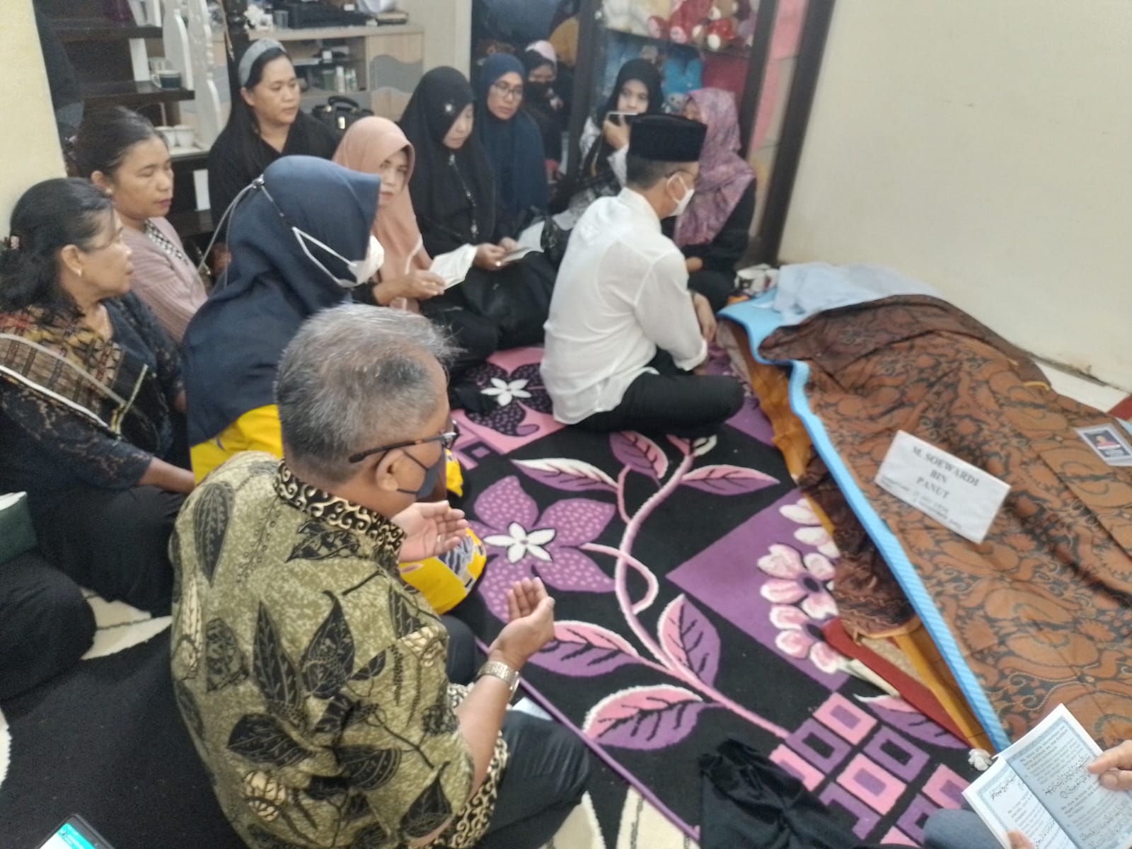 Wali Kota Pontianak Bertakziah ke Rumah Duka, Sampaikan Belasungkawa Kepada Keluarga Almarhum Soewardi