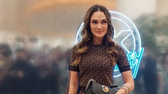 Luna Maya Akui Tak Bisa Hanya Punya Satu Jenis Tas