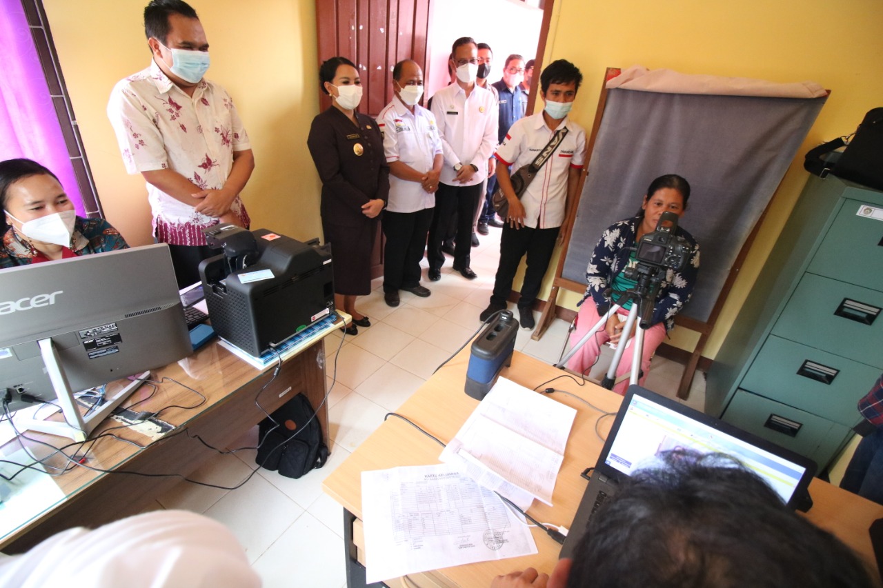 Bupati Landak Minta Kemendagri Jamin Ketersediaan Blangko e-KTP