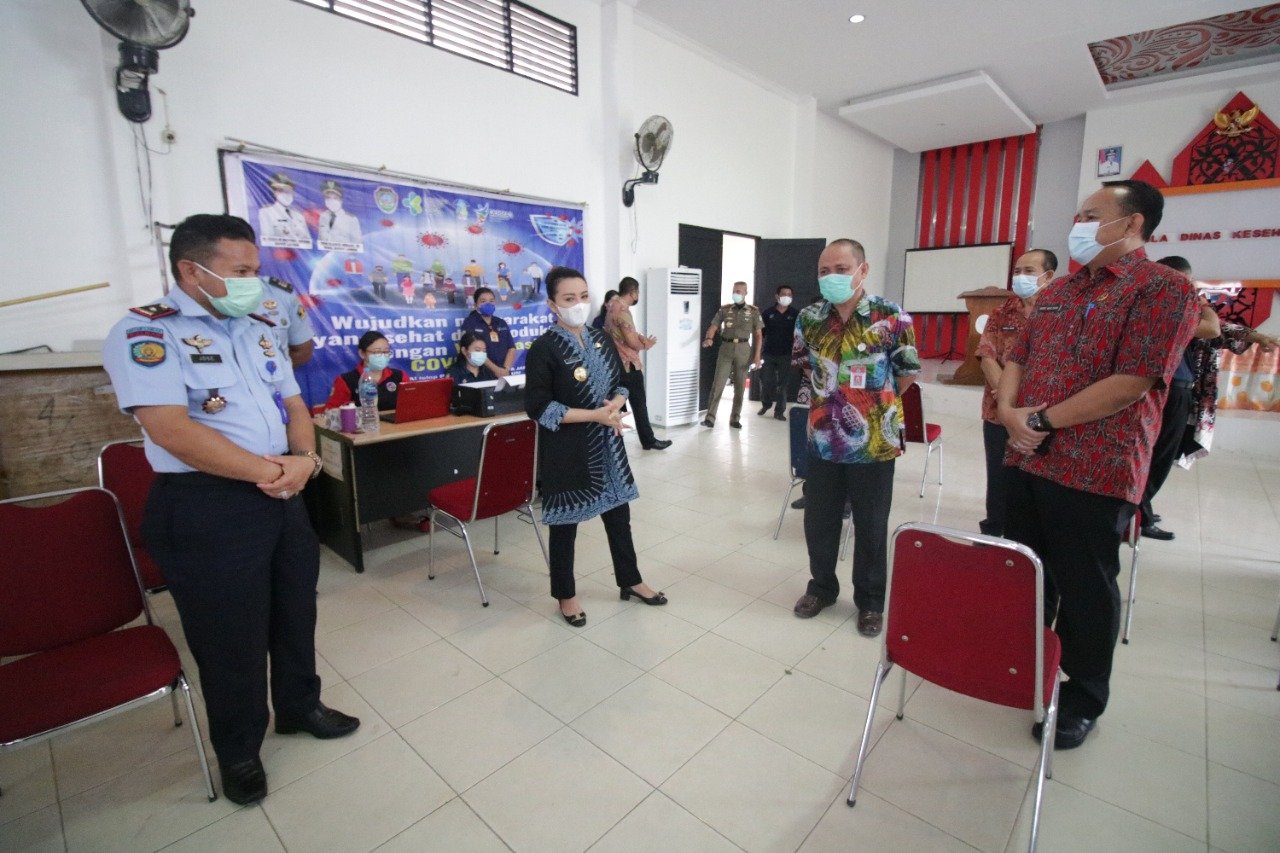 Vaksinasi COVID-19 dilingkungan OPD, Bupati Landak: ASN Wajib di Vaksin!